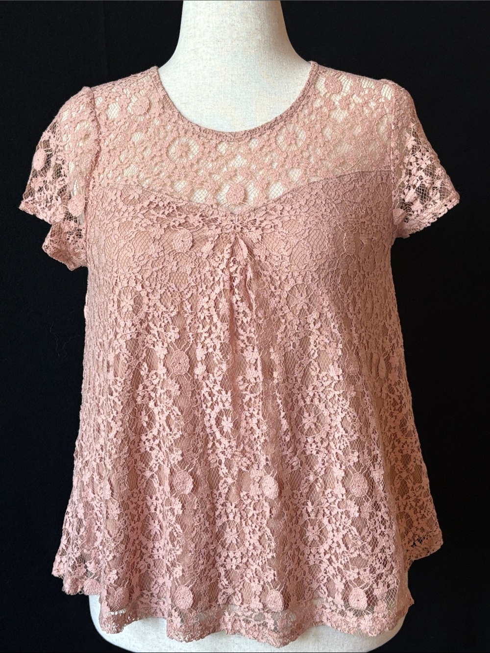 Monteau Dusty Rose Floral Lace Short Sleeve Top